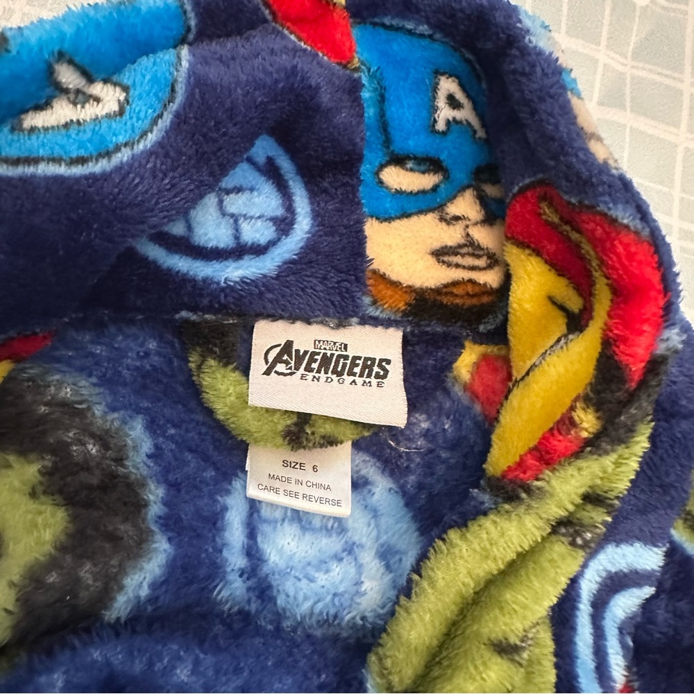 Avenger Fleece Robe with Blue and Red Design - Picture 3 of 3